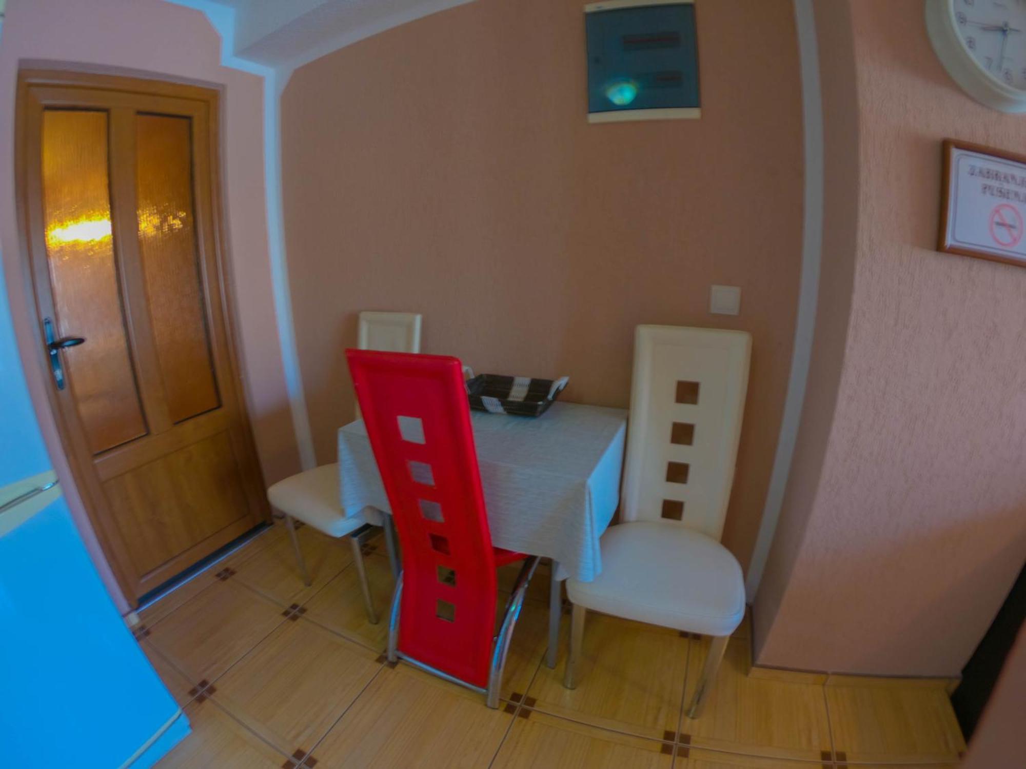 Porto Del Sole Apartments Тиват Екстериор снимка