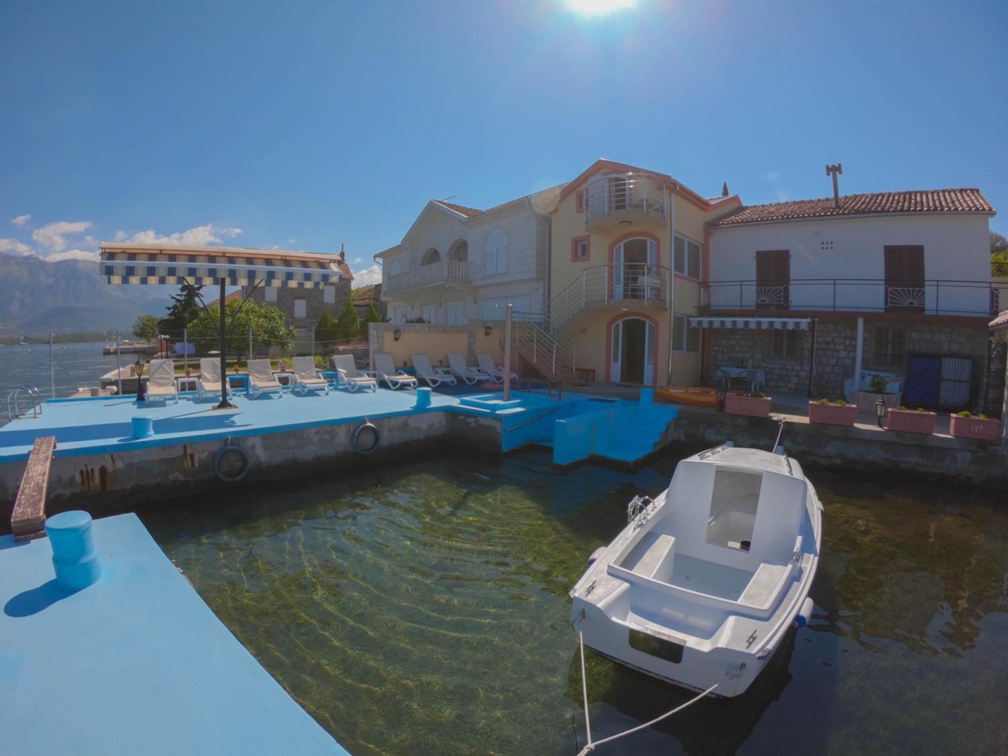 Porto Del Sole Apartments Тиват Екстериор снимка