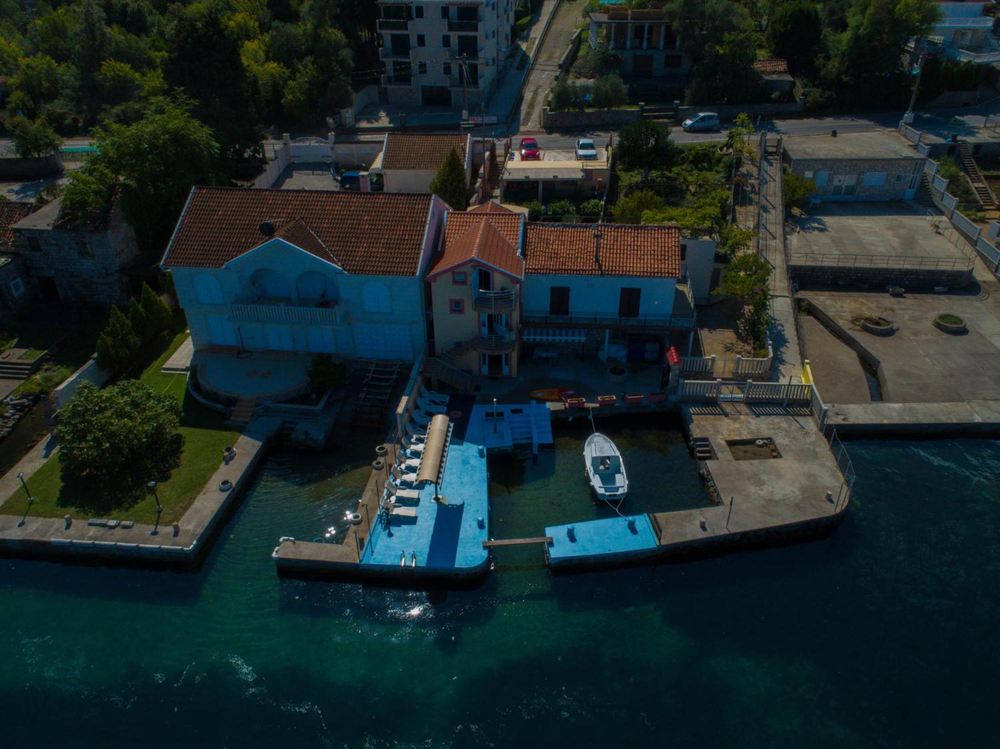 Porto Del Sole Apartments Тиват Екстериор снимка