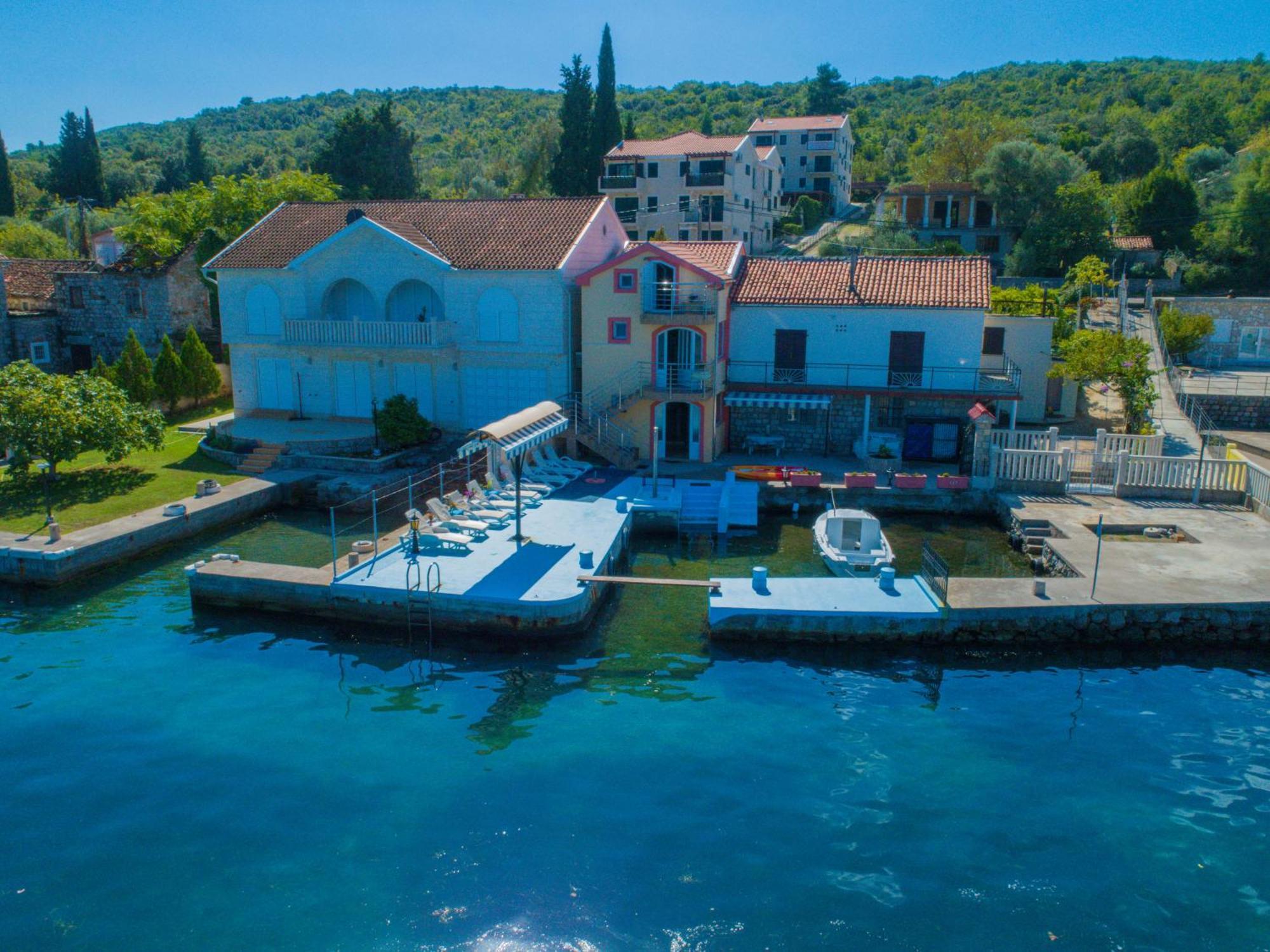 Porto Del Sole Apartments Тиват Екстериор снимка