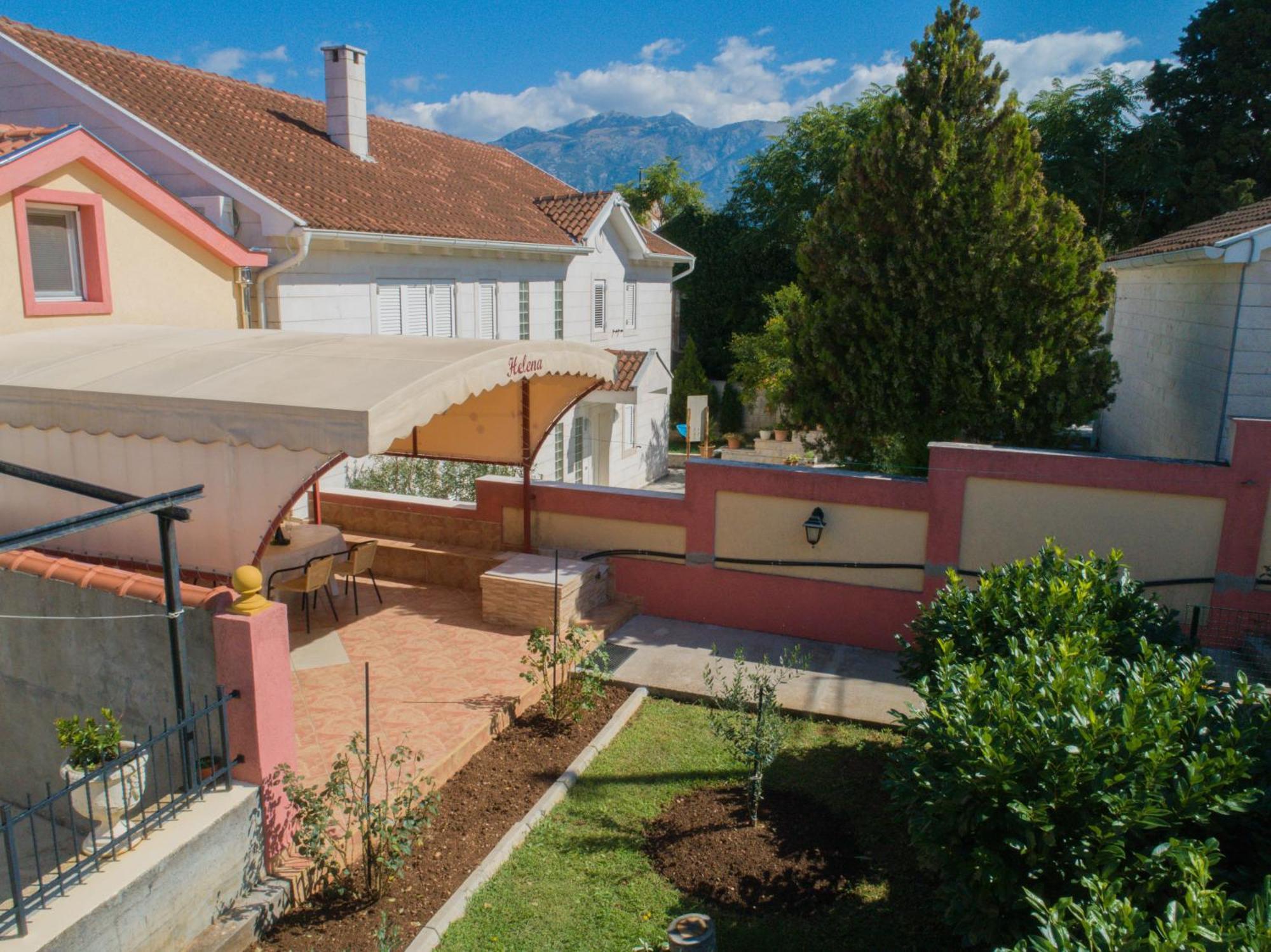 Porto Del Sole Apartments Тиват Екстериор снимка