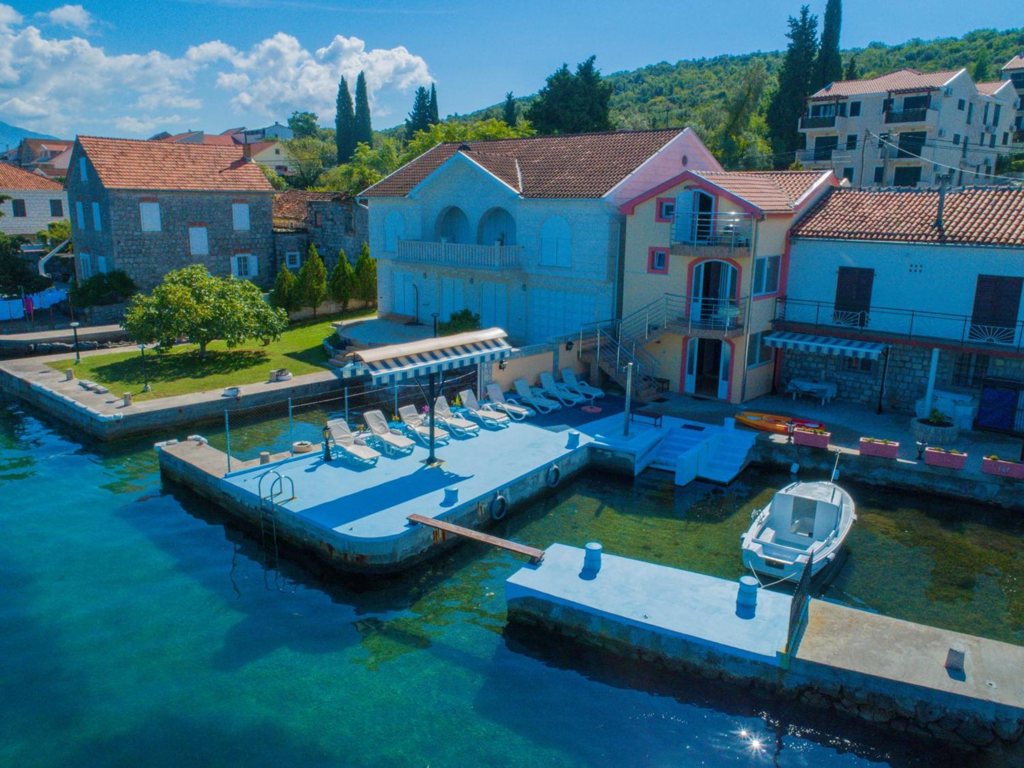 Porto Del Sole Apartments Тиват Екстериор снимка