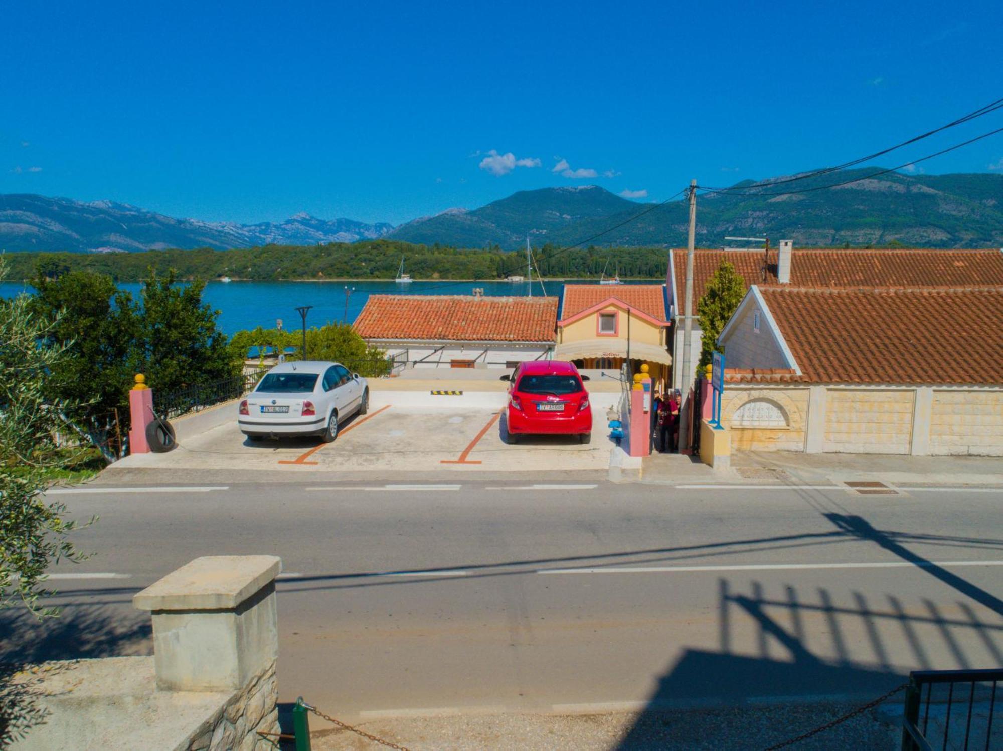 Porto Del Sole Apartments Тиват Екстериор снимка