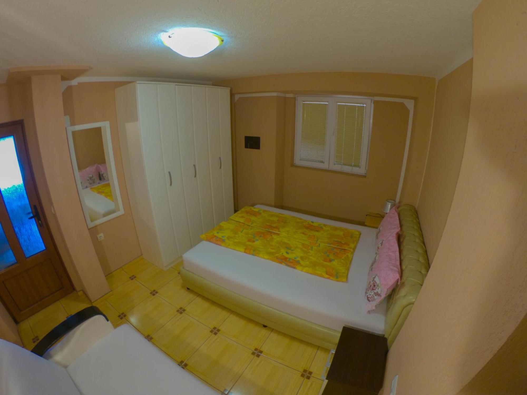 Porto Del Sole Apartments Тиват Екстериор снимка