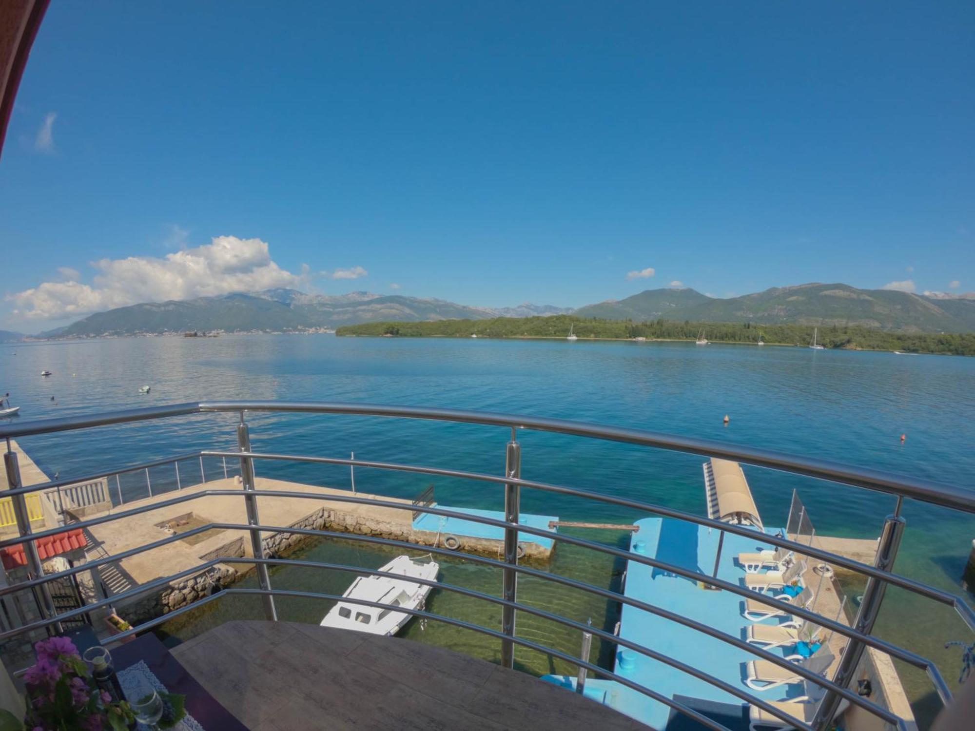 Porto Del Sole Apartments Тиват Екстериор снимка