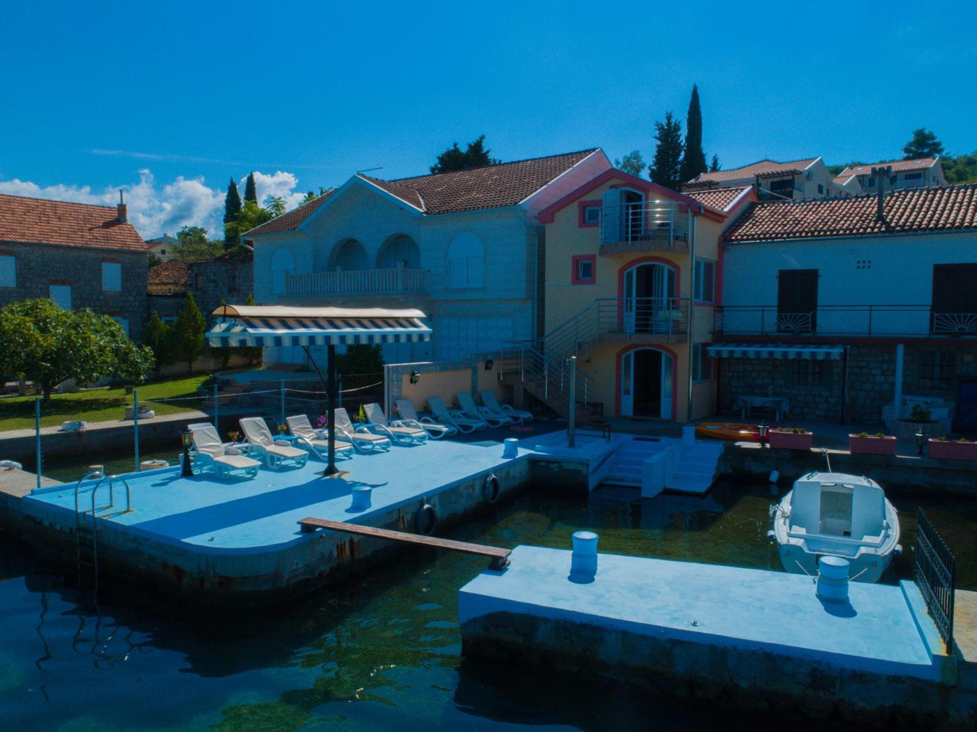Porto Del Sole Apartments Тиват Екстериор снимка