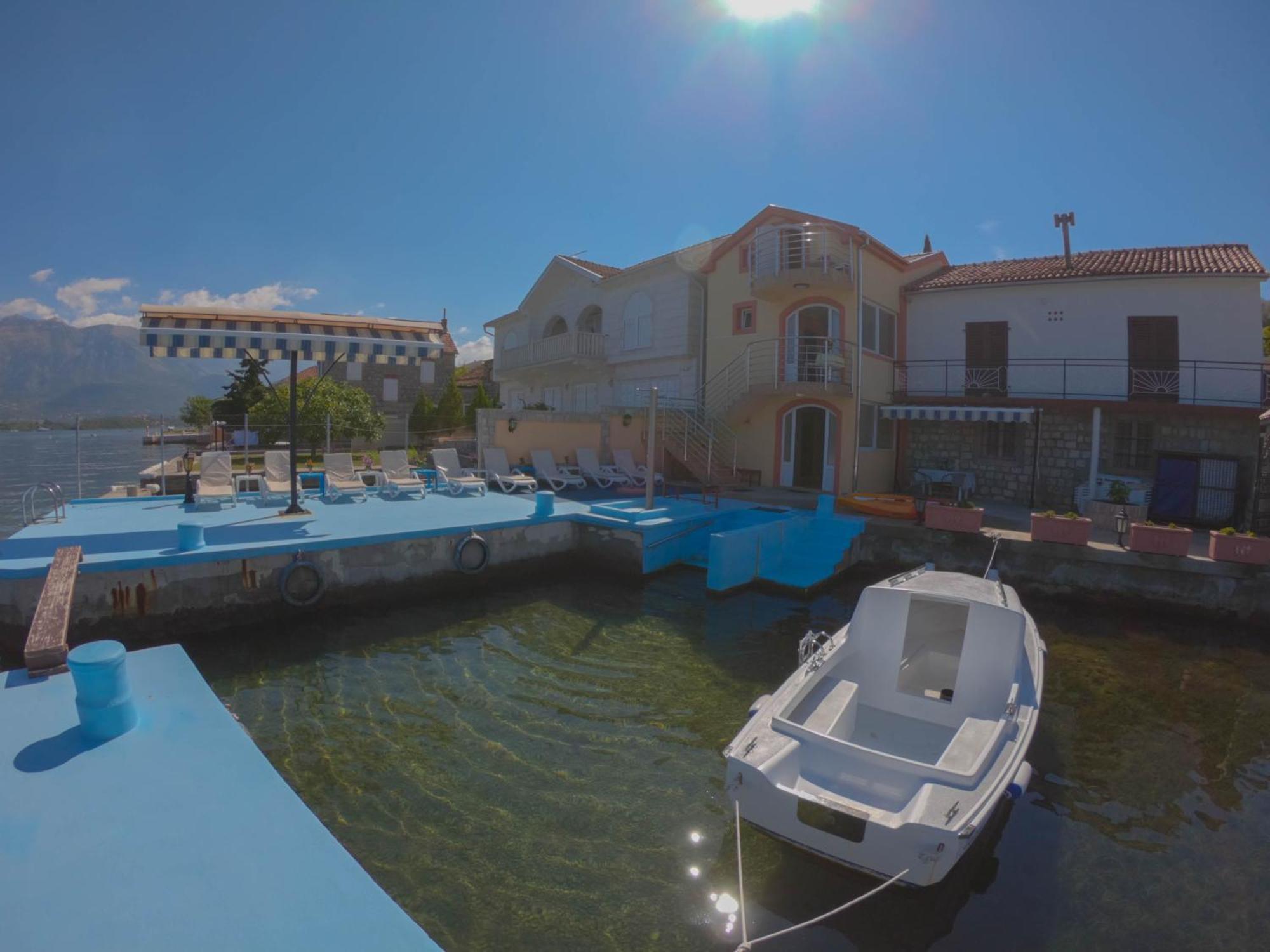 Porto Del Sole Apartments Тиват Екстериор снимка