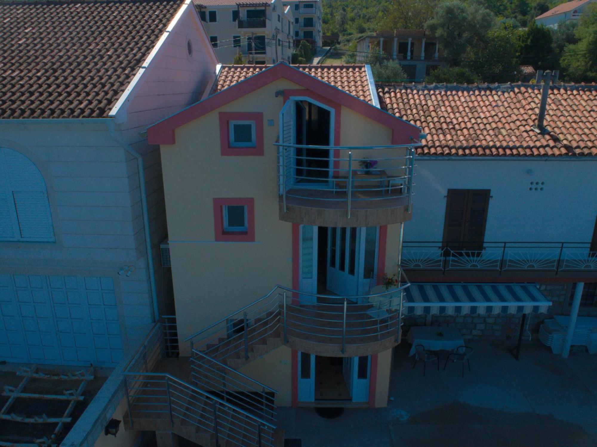 Porto Del Sole Apartments Тиват Екстериор снимка