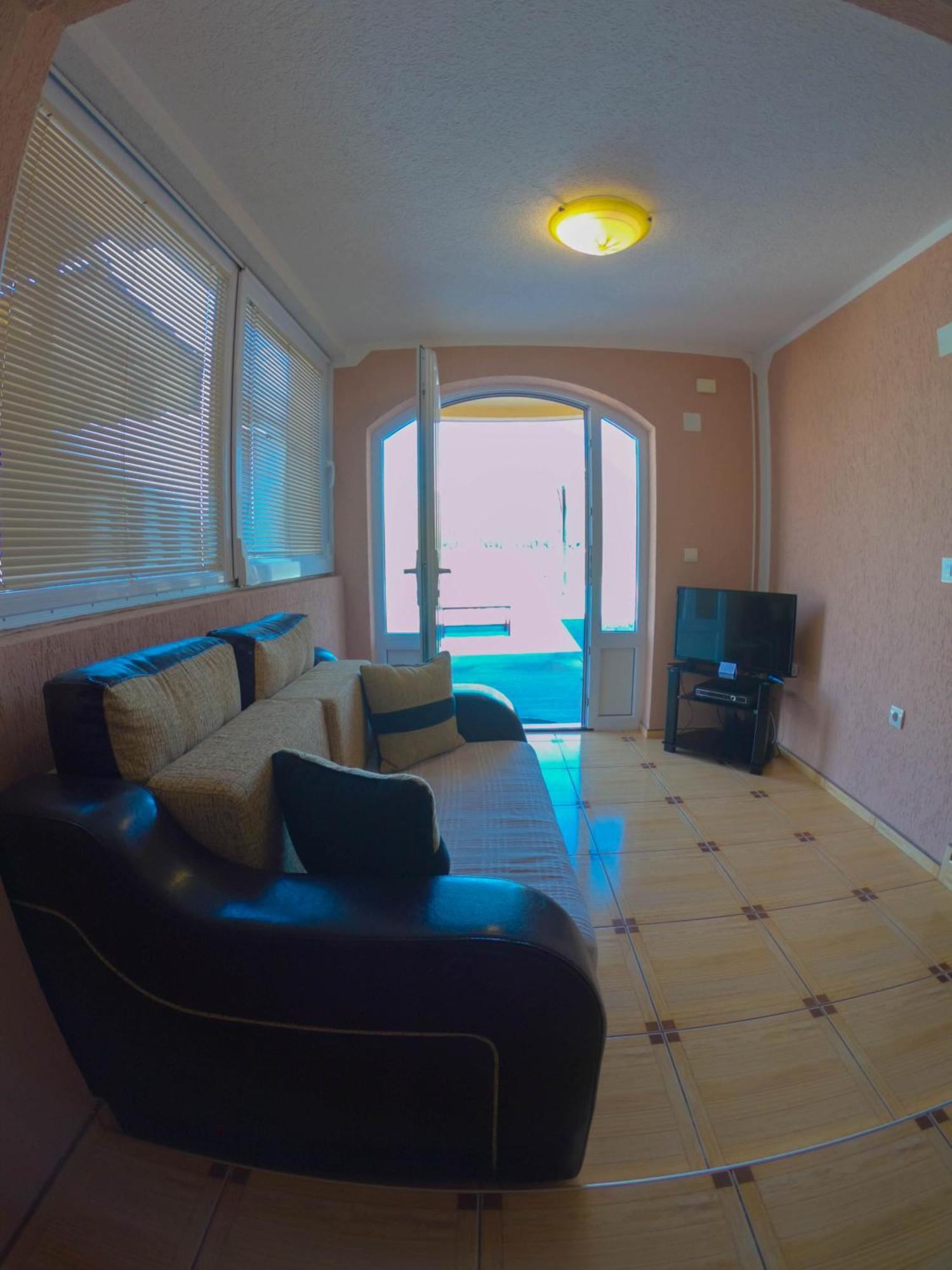 Porto Del Sole Apartments Тиват Екстериор снимка