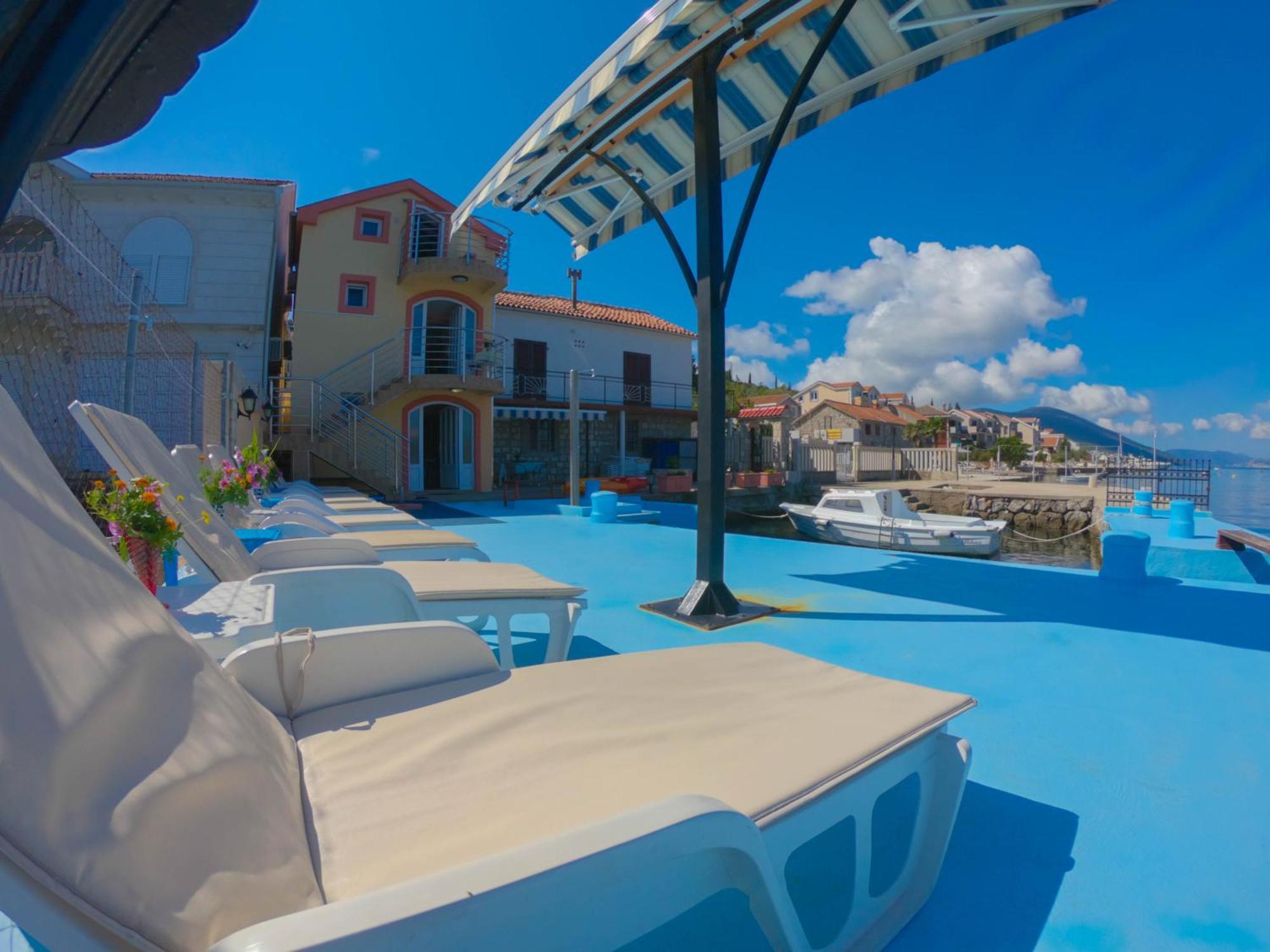 Porto Del Sole Apartments Тиват Екстериор снимка